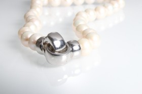 Pearl necklace with sterling silver clasp