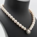 Connection, necklace with freshwater cultured pearls, with interchangeable clasp
