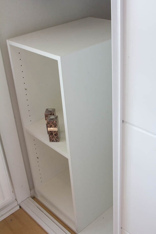 Skydedørsgarderobe med 3 hvide fyldningsdøre med hvide skinner Denne vare er sat til omsalg under nyt varenummer 3481557