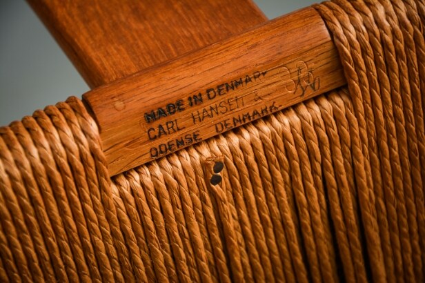 Hans J. Wegner. Y-stol af eg m. flet, Carl Hansen & Søn