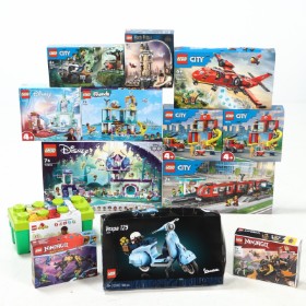 Diverse kasser LEGO, bl.a.City, Disney, Ninjago og Icons (13)