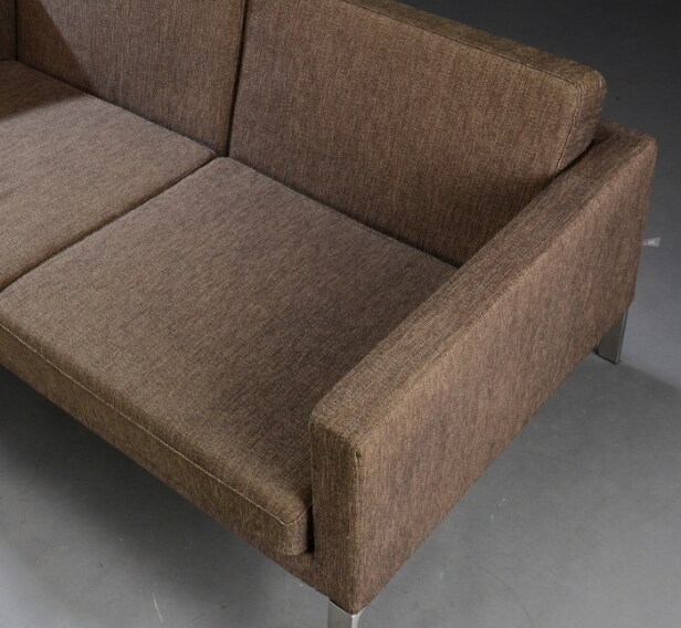 C.F. Møller Topersoners sofa med stel af metal model CFM 06