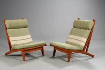 H. J. Wegner. Par højryggede lænestole, model GE375, teaktræ (2)