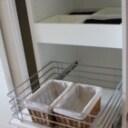 Skydedørsgarderobe med 3 hvide fyldningsdøre med hvide skinner Denne vare er sat til omsalg under nyt varenummer 3481557