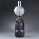 L. Hjorth, Bornholm. Lampe i sort terracotta med ugler og flagermus, slut 1800-tal