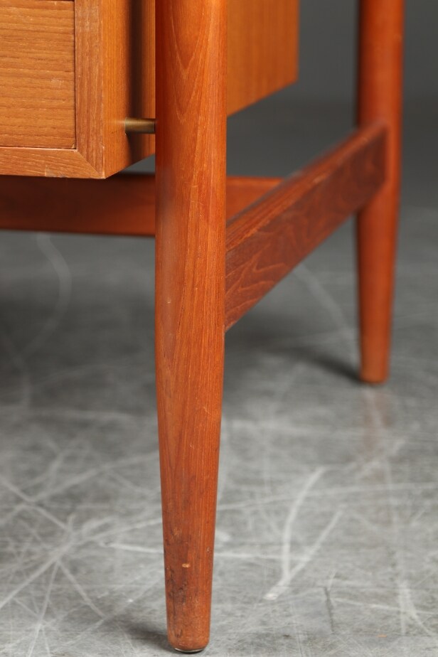 Finn Juhl. Skrivebord af teak
