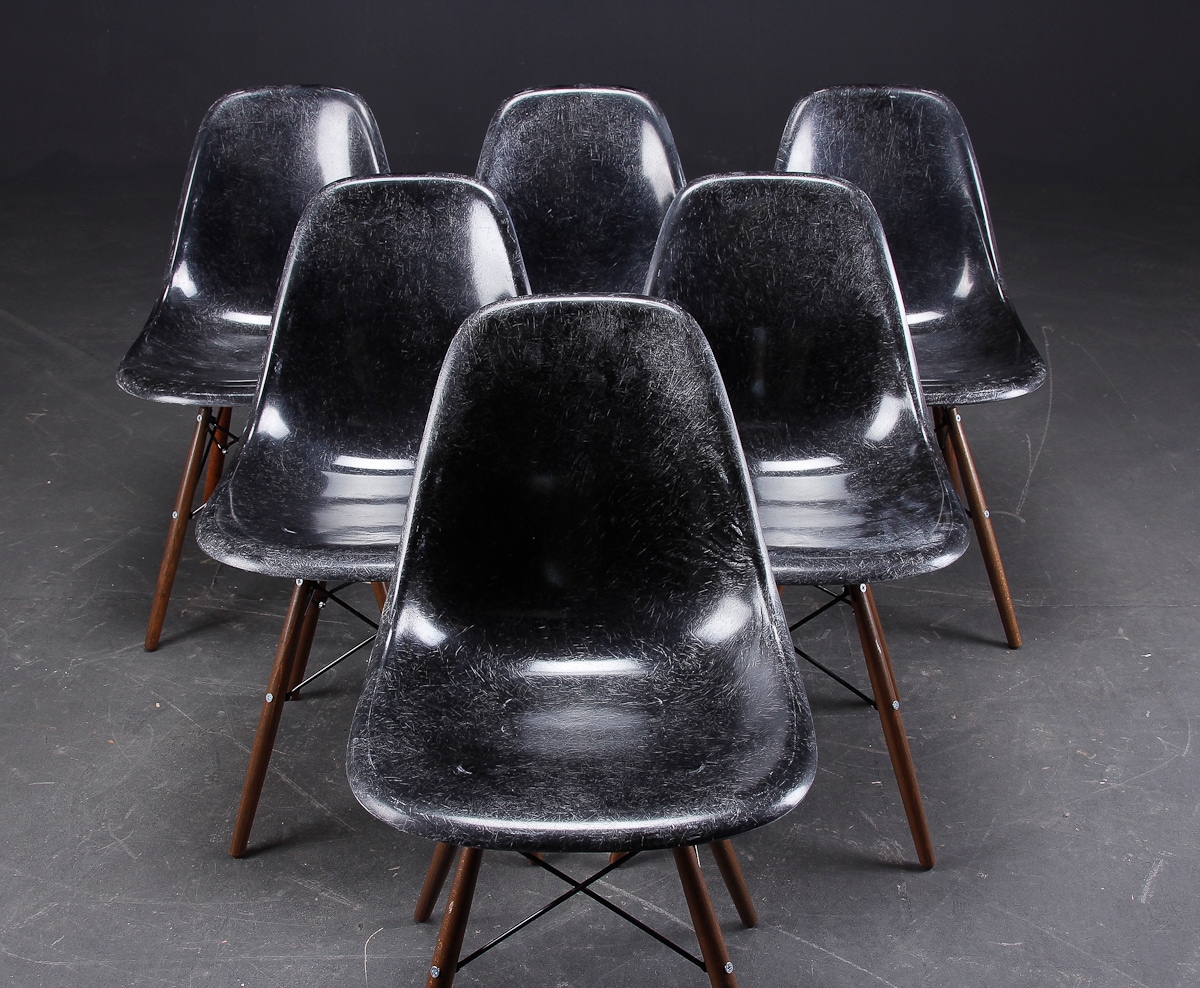 Charles Eames Saet Pa Seks Stole Model Dsw Sort Glasfiber