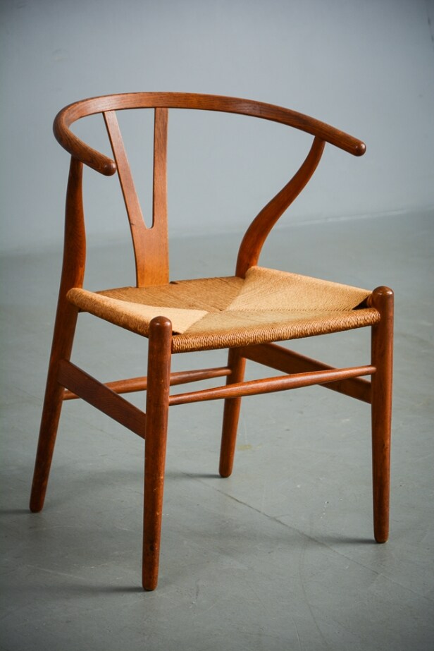 Hans J. Wegner. Y-stol af eg m. flet, Carl Hansen & Søn