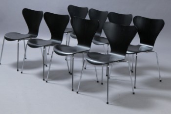 Arne Jacobsen. Sæt på otte stole syveren , model 3107, sortlaseret. (8)