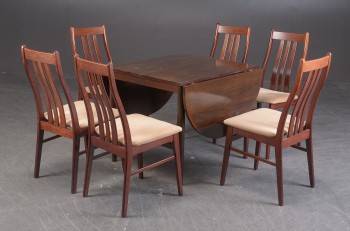 Spisebord med tillægsplader og seks stole (11)