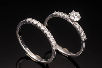 Diamonds By Frisenholm. Diamantring kombineret en alliancering af 14 kt. hvidguld str. 56,5