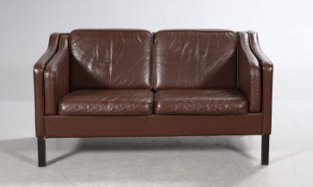 Dansk møbelproducent. To-pers. sofa, brunt læder