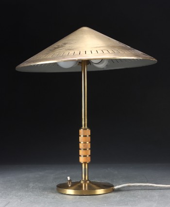 Bent Karlby. Bordlampe af messing model Governor, 1950-60erne