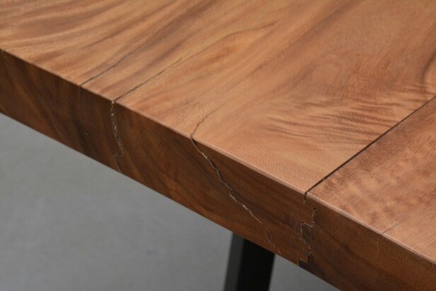 Unikt plankebord af massivt olieret Suar Wood. L. 350 cm