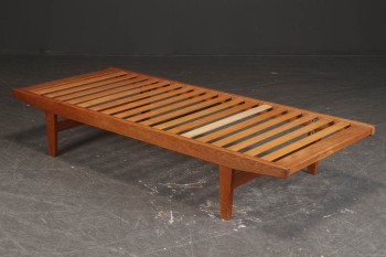 Poul M. Volther. Daybed / Briks i eg.