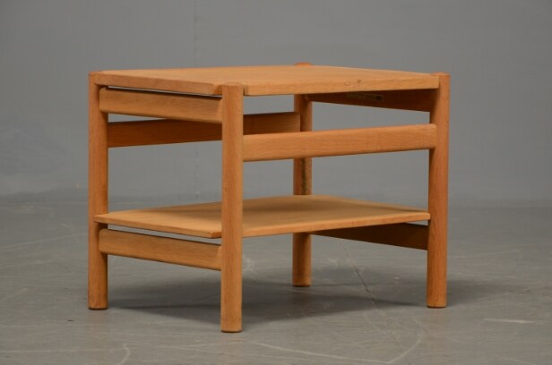 Hans J. Wegner: Lille bord af eg, PP. Møbler