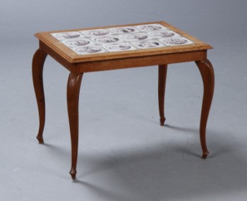 Kakkelbord med hollandske manganfarvet fliser