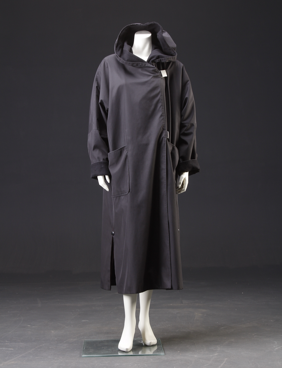 Iris Aalto: Trench coat. Str. M | Lauritz.com