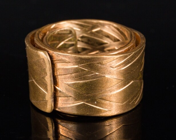 Ring, Goldschmiedearbeit Stephan Hübel, Neuware, aus der Reihe 'Hauptrolle', Bronze Rosé