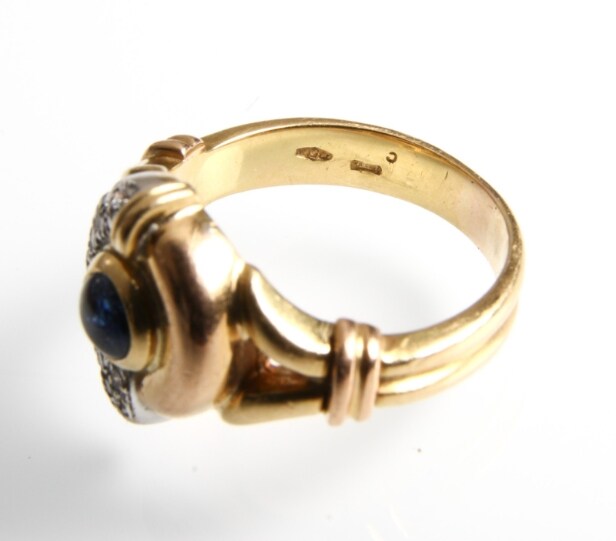 Guldring med safir og diamanter, ringstr. 55