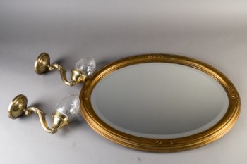 Et par lampetter med et ovalt spejl (3)