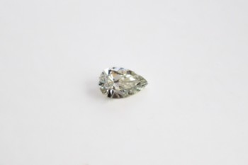 Unmounted droplet-cut diamond of 0.52 ct
