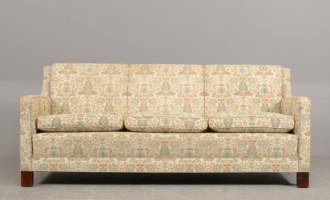 Derfor Forinden kursiv Fritz Hansen, tre-pers sofa, overpolstret - Lauritz.com