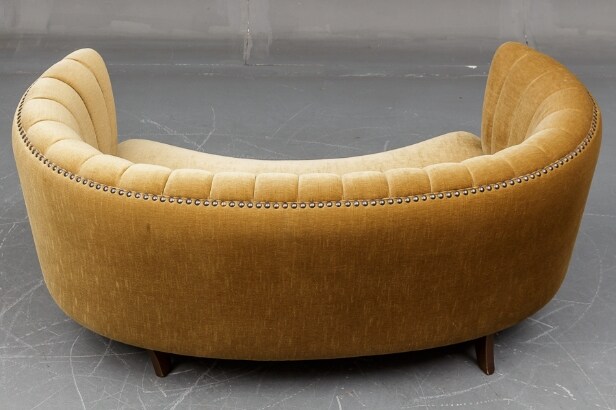 Dansk møbelproducent: Buet sofa 1950'erne