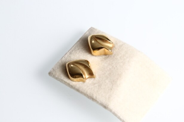 5 pairs of Siersbøl earrings made of 8 kt. gold. (5)