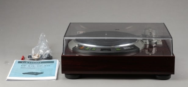 Denon. Pladespiller, model DP-57L