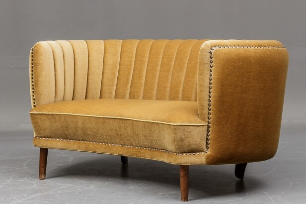 Dansk møbelproducent: Buet sofa 1950'erne