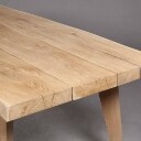 Håndlavet spisebord / plankebord af massiv egetræ. Denne vare er sat til omsalg under nyt varenummer 4879316
