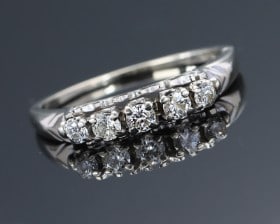 Vintage brillant-alliancering af 18 kt. hvidguld, i alt ca. 0.30 ct