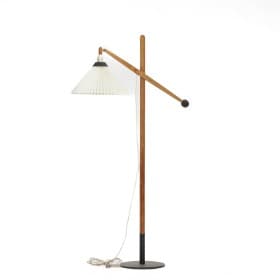 Vilhelm Wohlert for Le Klint. Standerlampe af oregon pine, model 325