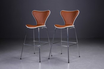 Arne Jacobsen. Syver barstole model 3197 (2)