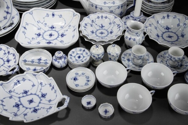 Royal Copenhagen. Musselmalet riflet service af porcelæn (62)