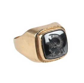 Signet ring of 14 kt. gold with hematite, 6.2 g.