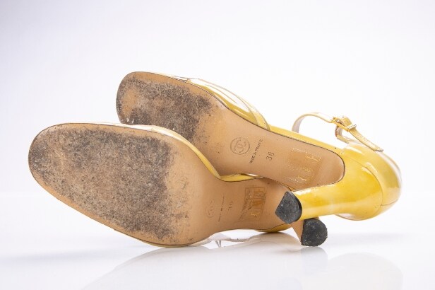 Chanel: Et par 'D'Orsay' pumps. Str. 38. 2001.
