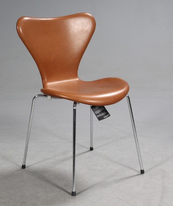 Arne Jacobsen.Syveren spisestol, cognacfarvet læder, model 3107