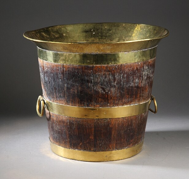 Engelsk spand / vinkøler i eg og messing, 1800-tallet