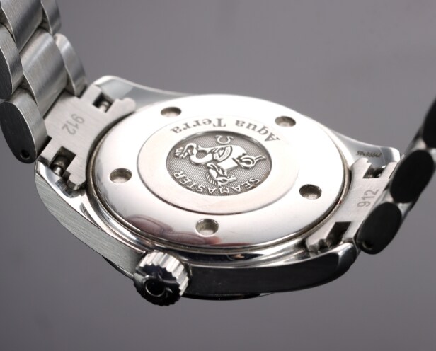 Omega 'Seamaster Aqua Terra Marui RED edition'. Ladies' watch in steel with red dial, approx. 1998