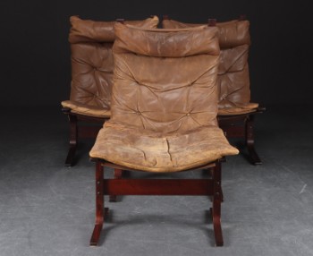 Ingmar Relling for Westnofa. Tre højrygget lænestole samt skammel af bøgetræ, model Siesta (4)