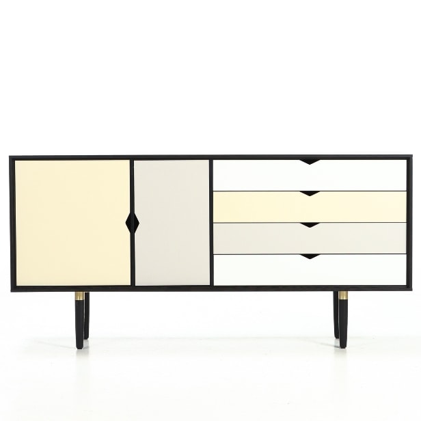 447. Andersen Furniture S6 skænk, sort / farvede fronter.