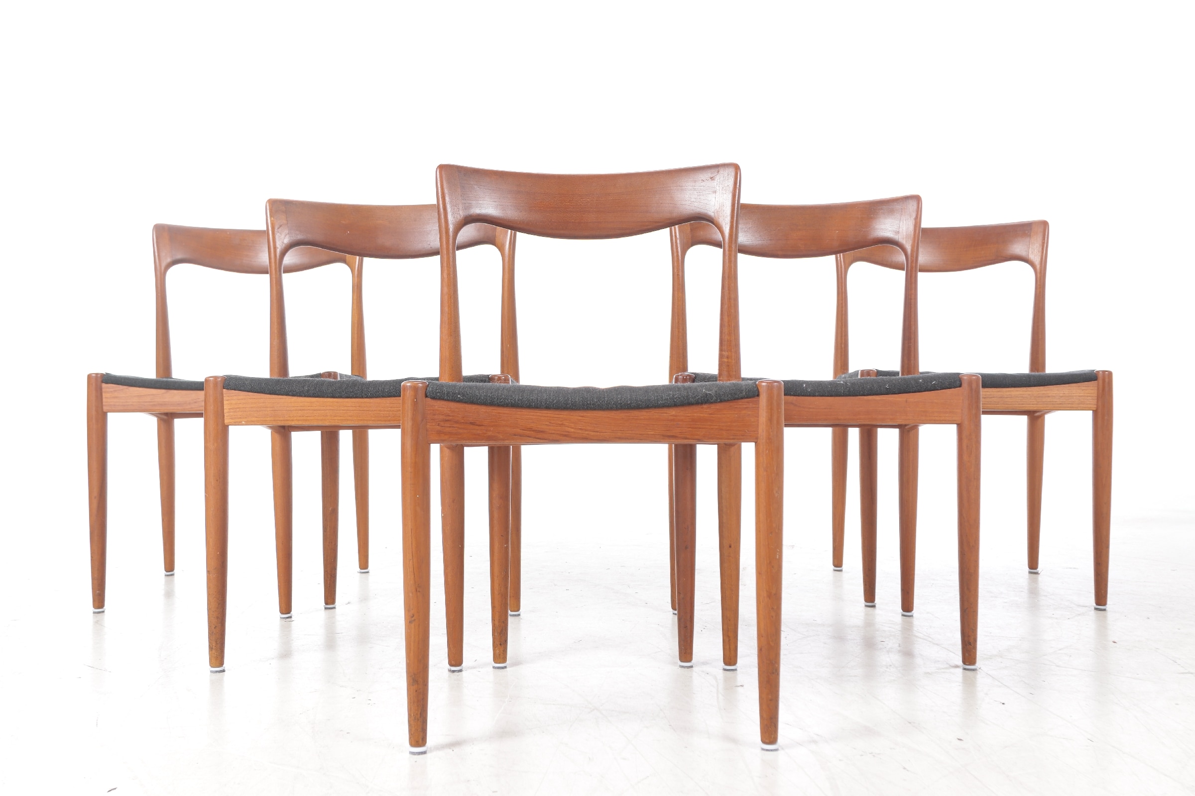 Johannes Andersen for Vamo. five teak chairs, 1960s (5)