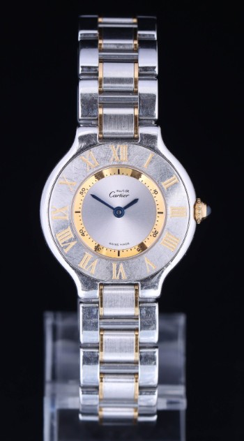 Cartier Must de Cartier 21. Dameur af 18 kt guld og stål med sølvfarvet skive