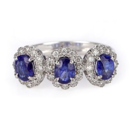 Sapphire and diamond ring in 18 kt. white gold