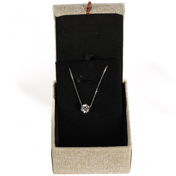 Halskæde med vedhæng af 18 kt. hvidguld med laboratorieskabt brillantsleben diamant, 2.06 ct.