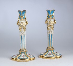 Et par lysestager af porcelæn, 1800-tallets anden halvdel (2)