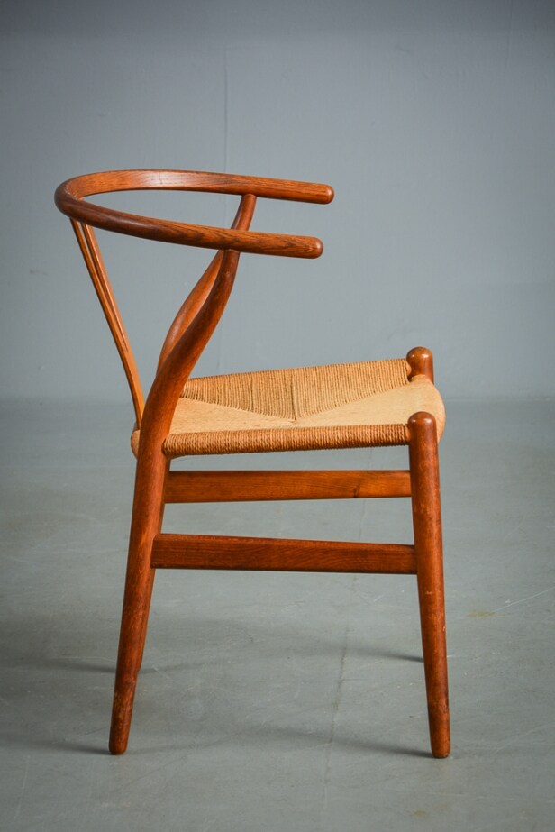 Hans J. Wegner. Y-stol af eg m. flet, Carl Hansen & Søn