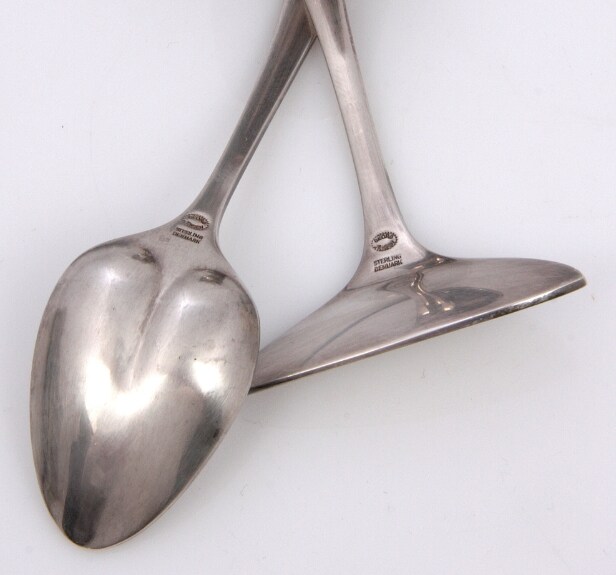 Georg Jensen. Dåbsgaver af sterlingsølv, ske og `skub-opper´ (2)